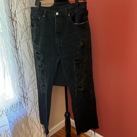 Levis 501 Button Fly Distressed Destroyed Levis Straight Leg 32 x 28 - Picture 1 of 9